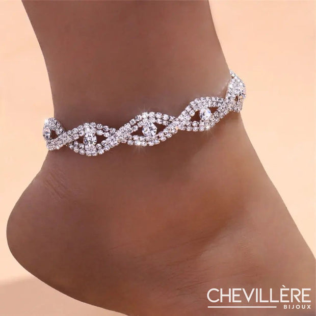 Chaîne de cheville argentée avec motifs grecs scintillants