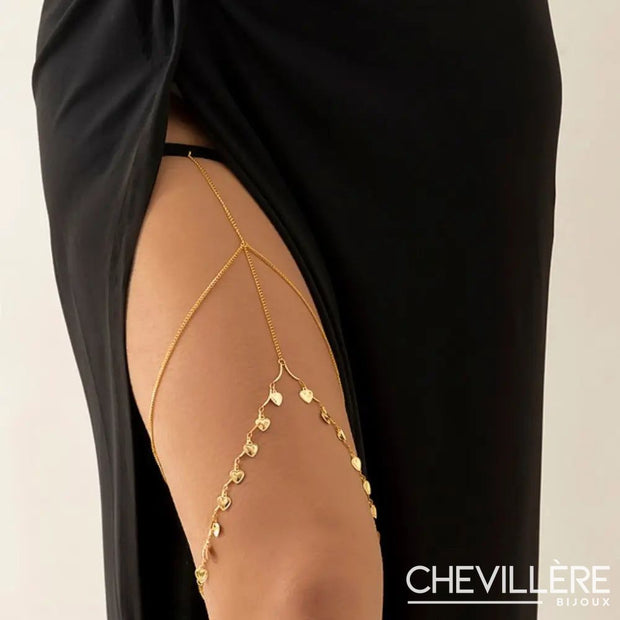 Chaîne de cuisse dorée en plaqué or avec petits motifs délicats